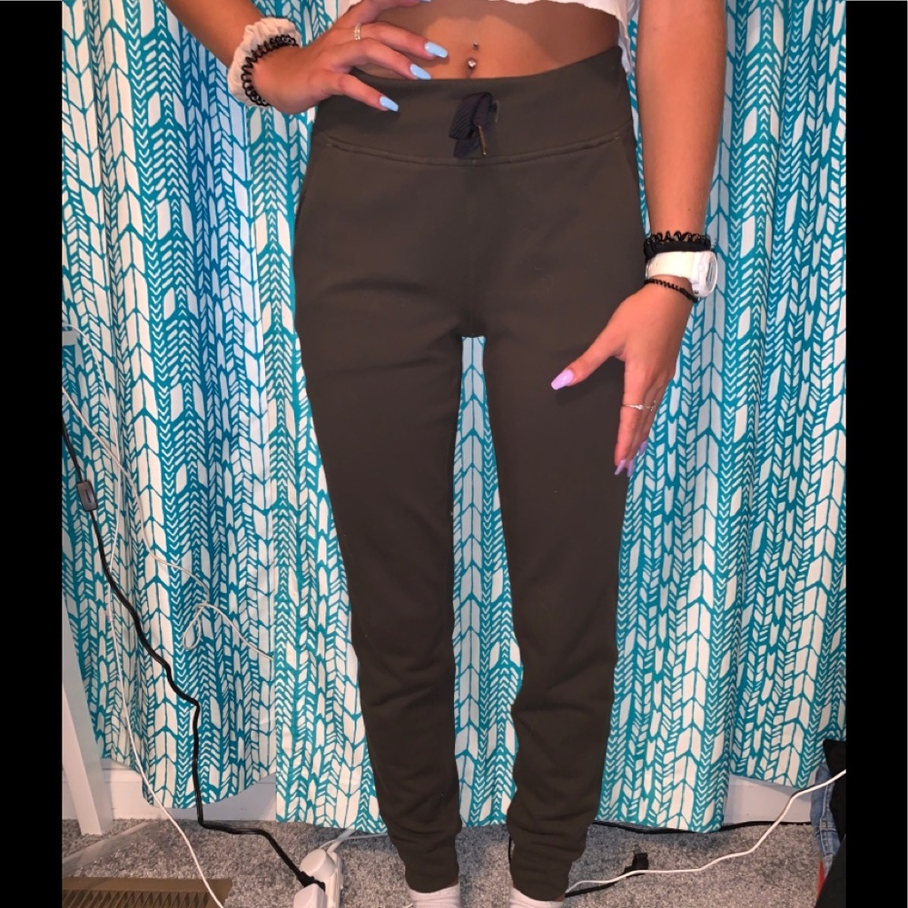 Olive green lulu joggers